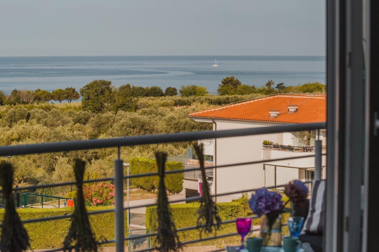Zuri-Sea Wiev Zambratija Kültér fotó